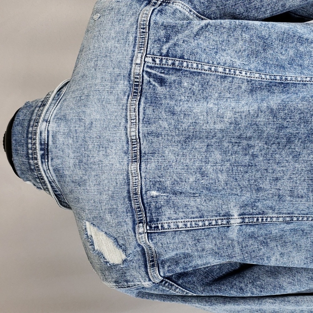 EUC Torrid Light Wash Stretch Denim Jacket  2X - Picture 5 of 8